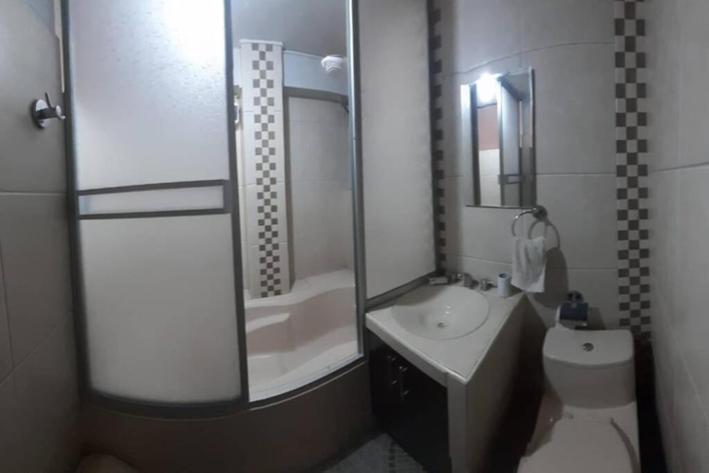 A Un Minuto Del Aeropuerto Sientase Como En Casa クスコ エクステリア 写真