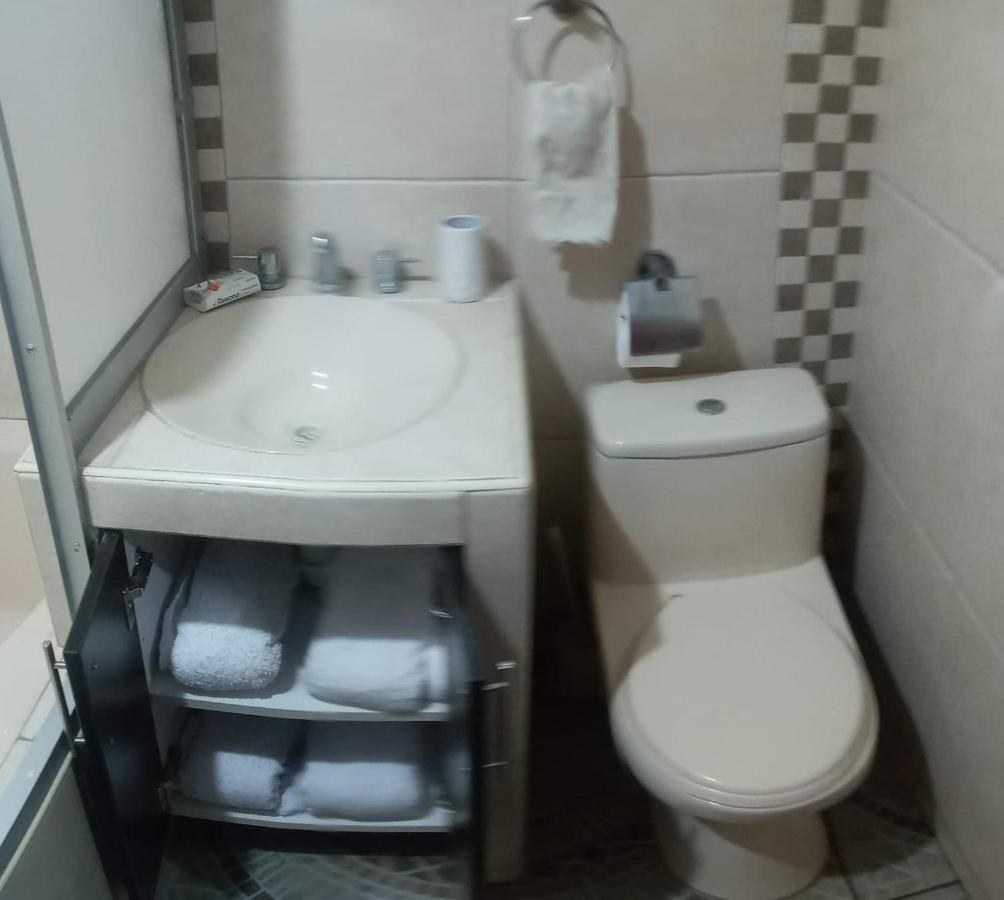 A Un Minuto Del Aeropuerto Sientase Como En Casa クスコ エクステリア 写真
